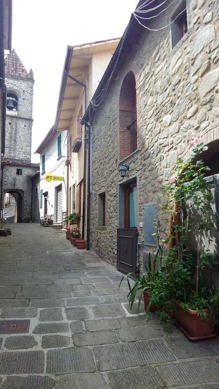 Appartement La Tana Nel Castelvecchio à Giampierone Extérieur photo