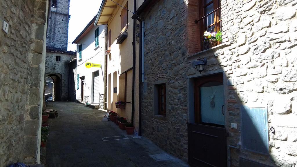 Appartement La Tana Nel Castelvecchio à Giampierone Extérieur photo