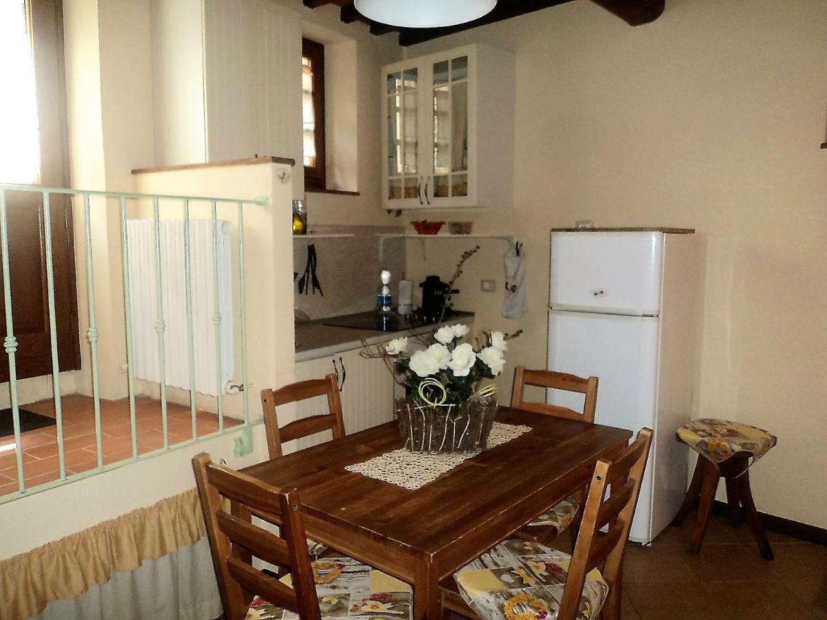 Appartement La Tana Nel Castelvecchio à Giampierone Extérieur photo