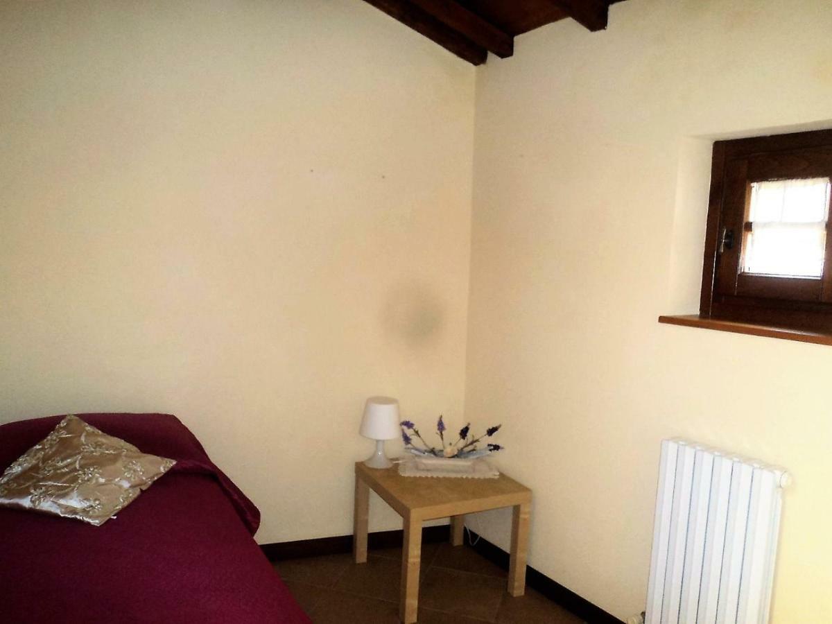 Appartement La Tana Nel Castelvecchio à Giampierone Extérieur photo